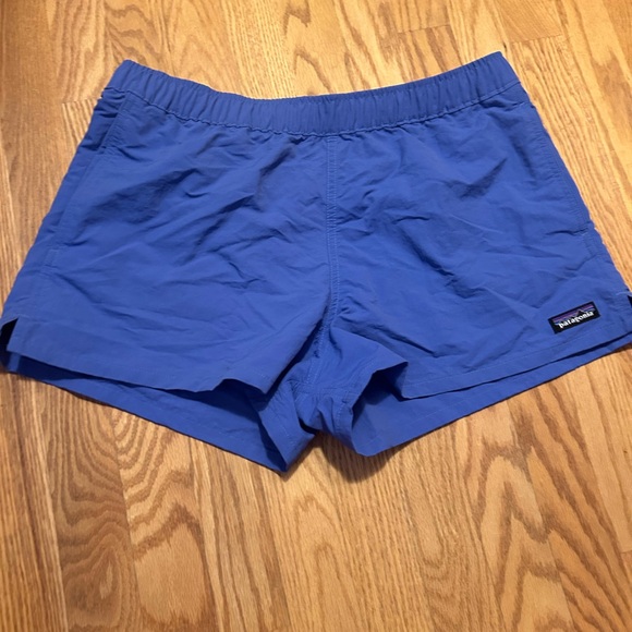 Women’s Patagonia barely baggies 2 1/2” - Picture 2 of 4